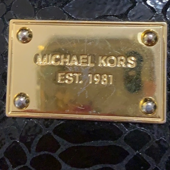 Michael Kors Python-embossed Continental Wallet - Picture 3 of 5